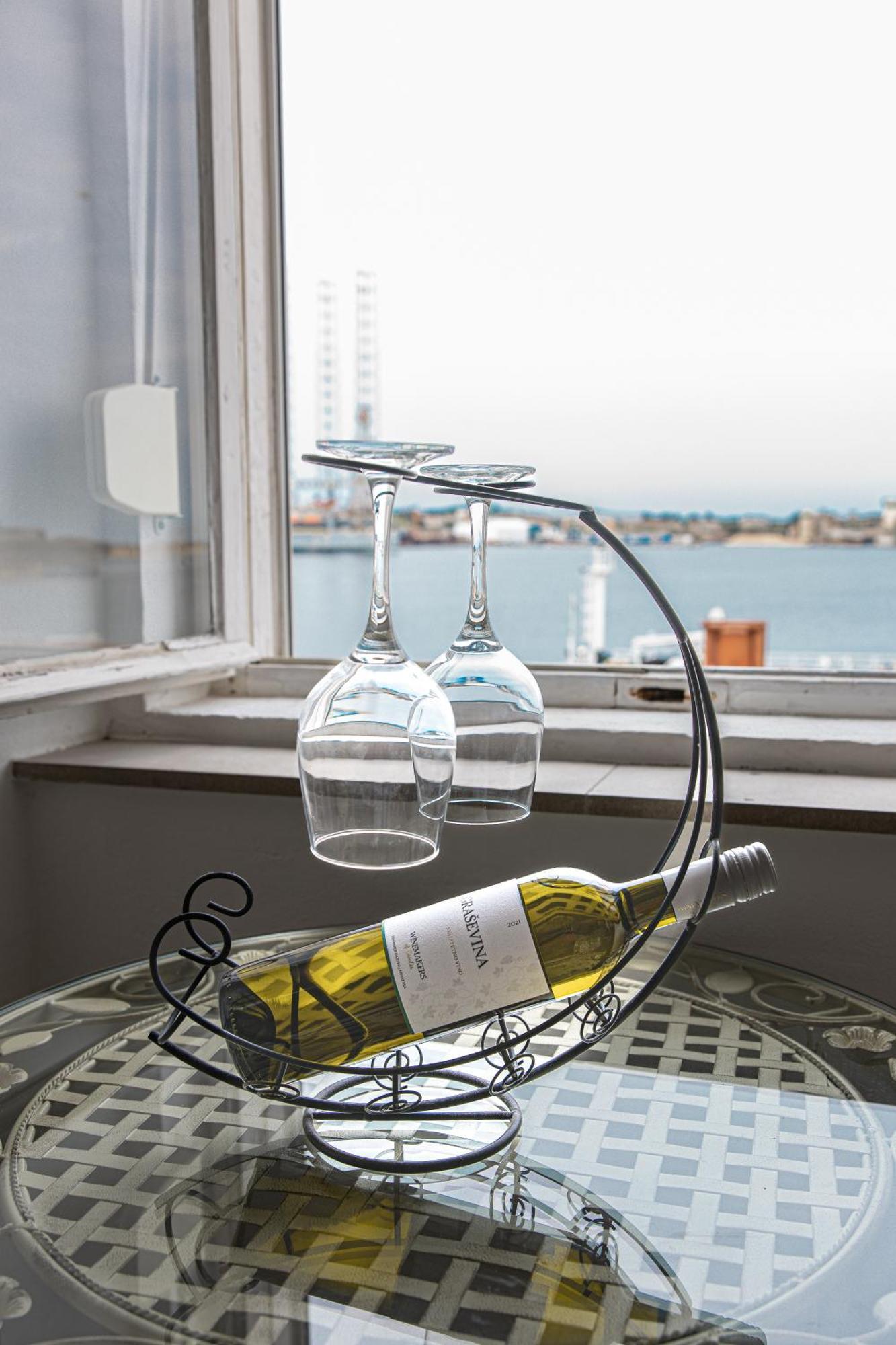 Main Square Apartments With Sea View Pula Exteriör bild